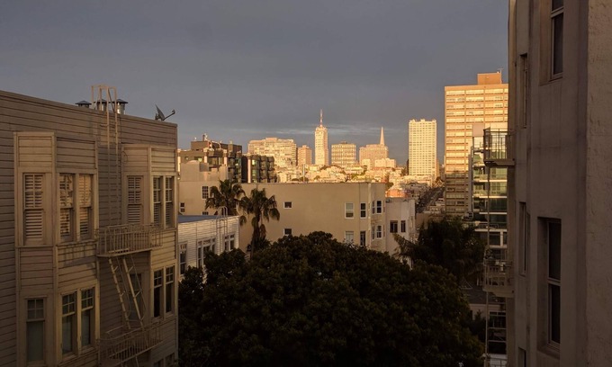 Lower Pacific Heights Condominio | Tommy Tee's City Loft