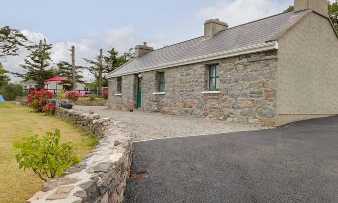 Westport Cabaña | TOM’S COTTAGE, family friendly in Westport, County Mayo