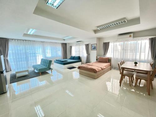 Phuket Apartamento | TONY Central Stay
