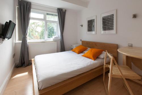 Graveney Casa | Tooting Rooms & Studio by PrimeCityHosts