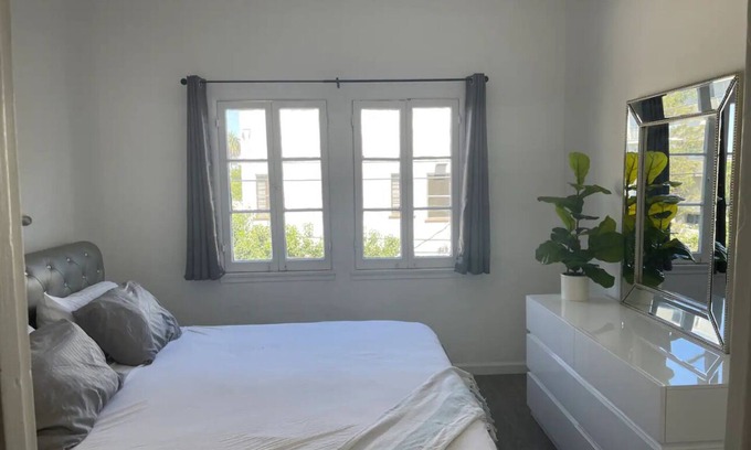Pico - Robertson Apartamento | Top, best location Q& updated home in LA