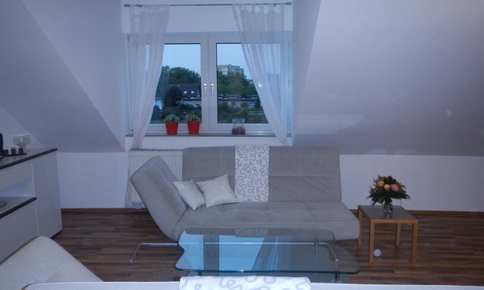 Troisdorf-Friedrich-Wilhelms-Hutte Apartamento | Top equipment and great transport links to Cologne Bonn Siegburg, TG-Platz
