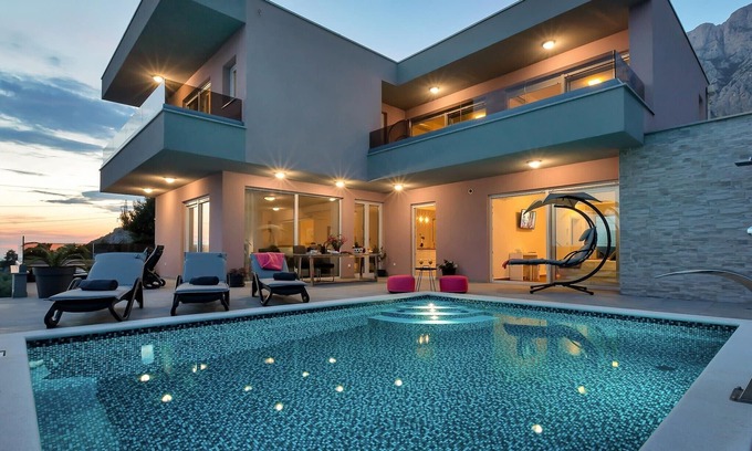 Zelenka Villa | ¡Equipo superior! Casa de vacaciones con piscina climatizada con vistas al mar, par