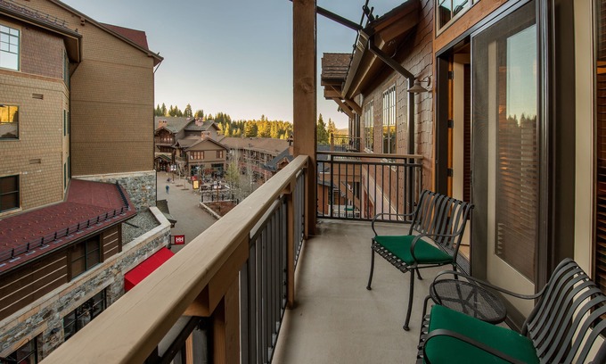 Truckee Condominio | 2 habitaciones con gran loft + 2. 5 baños - Capacidad para 8. Entrega de comestibles gratis!