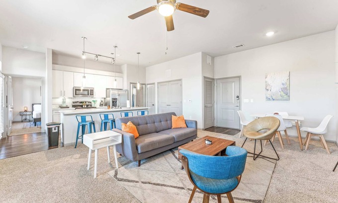 Windsor Park Apartamento | Top Floor 2BR King Beds Suite, 8 Min to Downtown