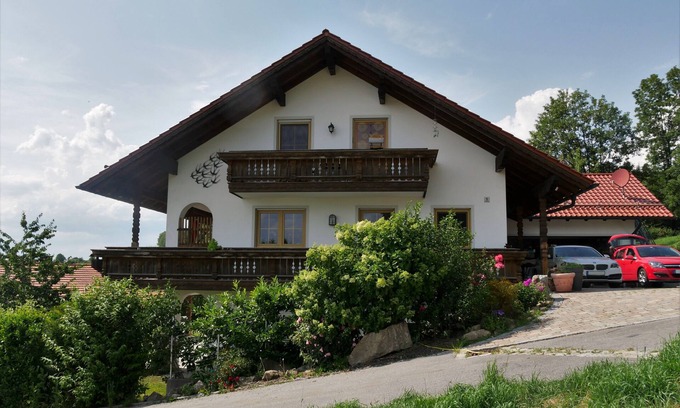 Elisabethszell Apartamento | Top floor apartment, with distant views, sometimes as far as the Alps.
