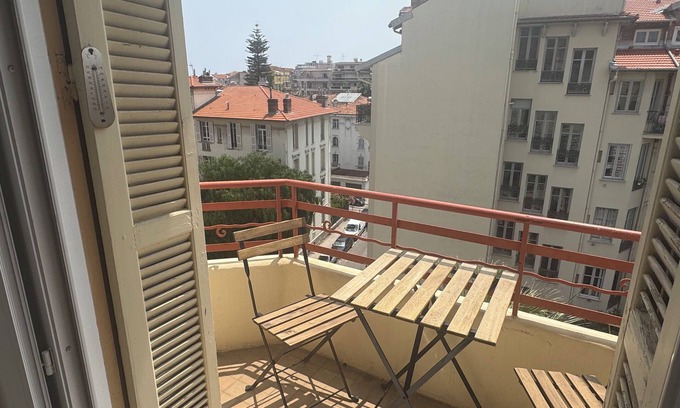 Gambetta Apartamento | Top Floor, Central, Steps from the sea