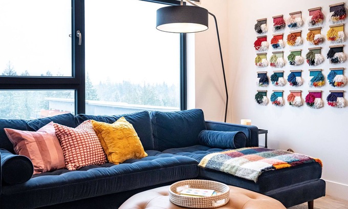 Revelstoke Condominio | Top Floor Mountainside Condo at Mackenzie Plaza