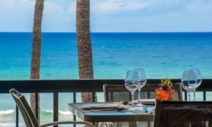 Honokowai Apartamento | Top floor oceanfront 2 bedroom condo, with expansive views