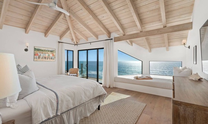 Solana Beach Apartamento | Top Floor Oceanfront Retreat, a Short 3-5 Minute Walk to the Beach