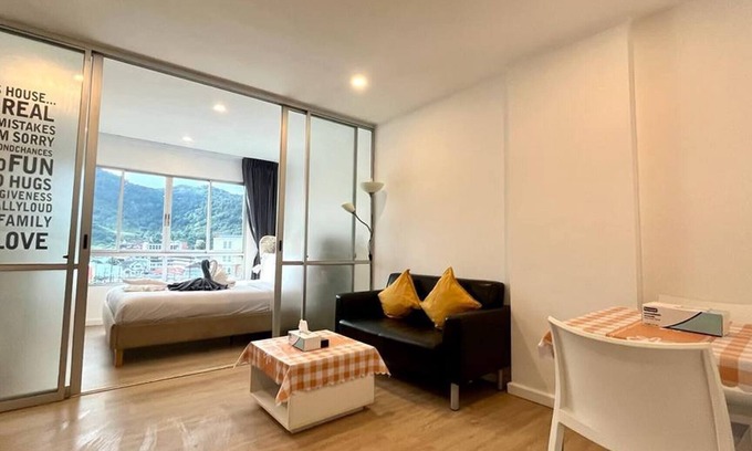Kathu Apartamento | Apartamento de un dormitorio en el último piso entre Patong hkt City