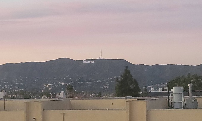 Rampart Village Apartamento | Top floor rental unit with view of Hollywood sign