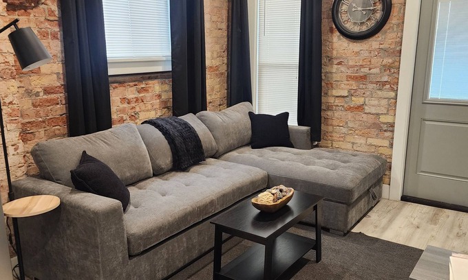 Central City Apartamento | Top Floor Retreat-Fast Internet