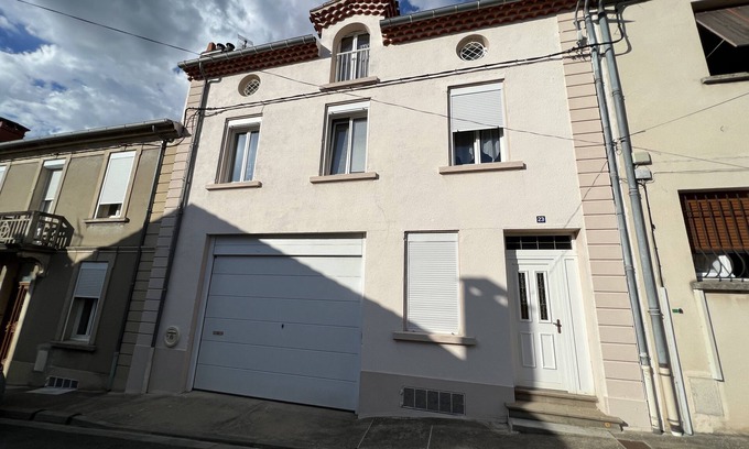 Mazamet Casa | Top floor townhouse with hot tub