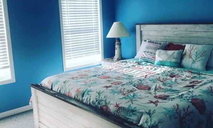 Cape May - Wildwood Condominio | Top Floor Wildwood Condo - 3 habitaciones 2 baños- 3. 5 cuadras de la playa y tablas