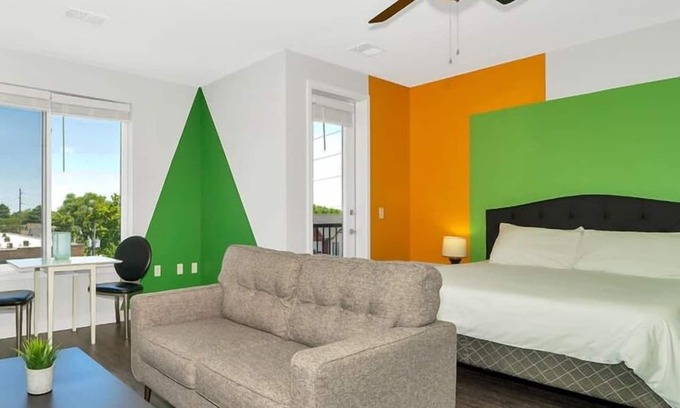 Downtown Indianapolis Apartamento | Top Flr Large Studio Pool Gym Free Parking
