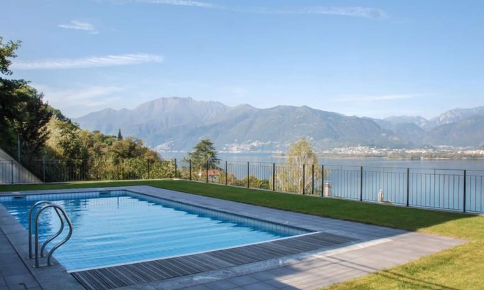 Vira Apartamento | Top Lakeview by Interhome