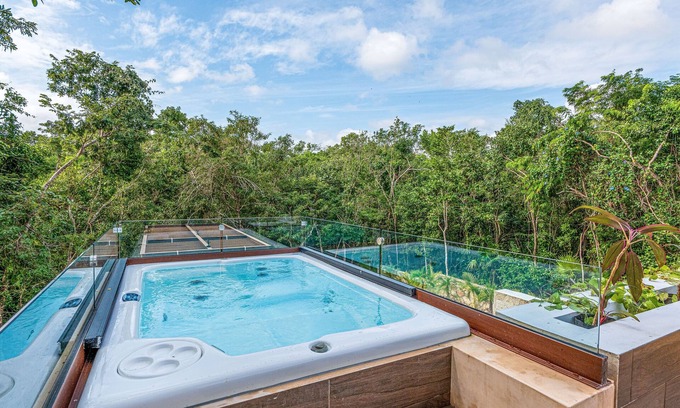 Tankah Apartamento | Top level apartment with jacuzzi, shared pool, gym, & tennis courts