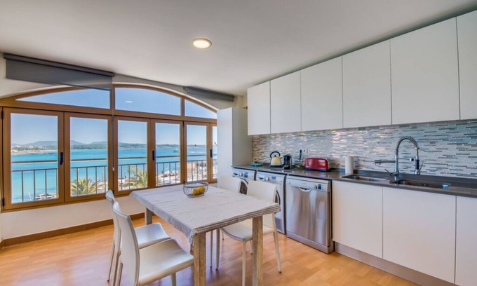 S'Illot-Cala Morlanda Apartamento | UBICACIÓN SUPERIOR, exclusivo y moderno apartamento justo en la playa de S'illot ¡SUPERIOR!