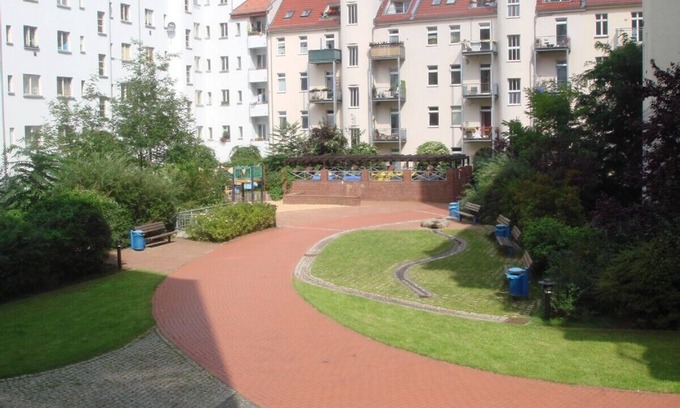 Mitte Apartamento | La mejor ubicación en el centro de Berlín, ofrece un patio arbolado y fuente de agua