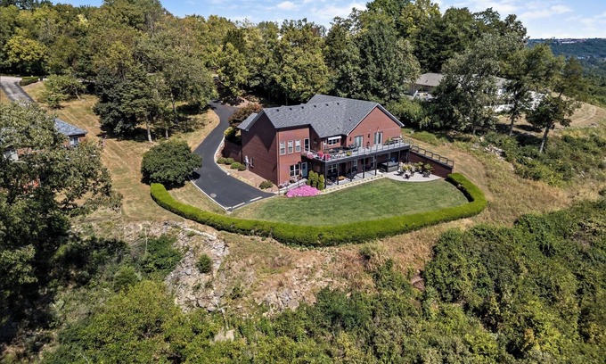 Frankfort Apartamento | TOP OF THE ROCK Hot tub EV Charger Buffalo Trace Bourbon Trail