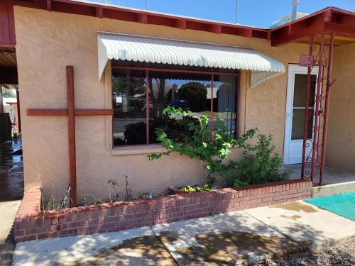 Truth or Consequences Casa | Top of the hill guesthouse