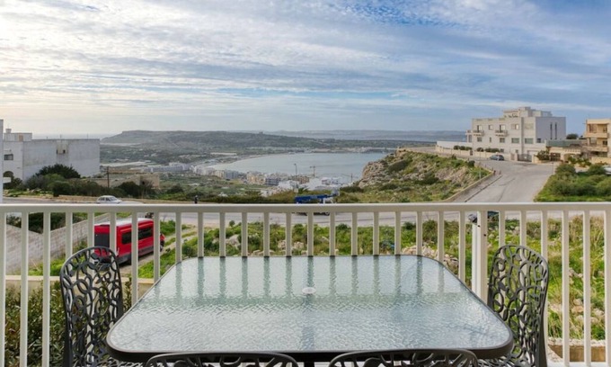 Mellieħa Heights Apartamento | Top of the world 2BR home with spectacular views.