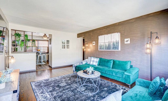 Elmwood Park Apartamento | Top Rated Condo King Bed Safe Historic Location