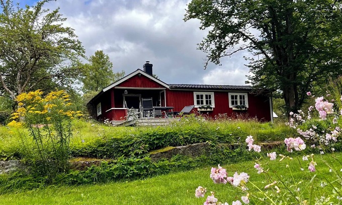 Adelfors Casa | Top renovated red vacation home in Ädelfors by the river Emån, in Småland.