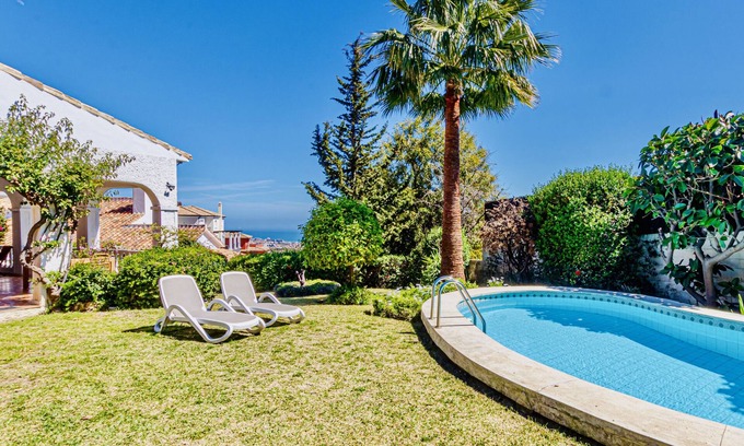 Rancho Domingo Villa | VILLA SUPERIOR: Jardín de lujo piscina vista mar Wifi Benalmadena Pueblo