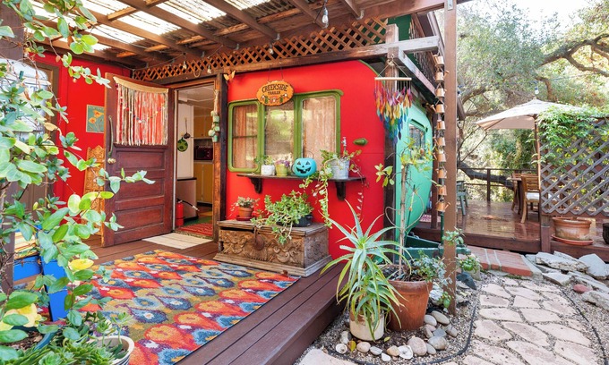 Topanga Cabina | Topanga Canyon Hippie Creekside Trailer