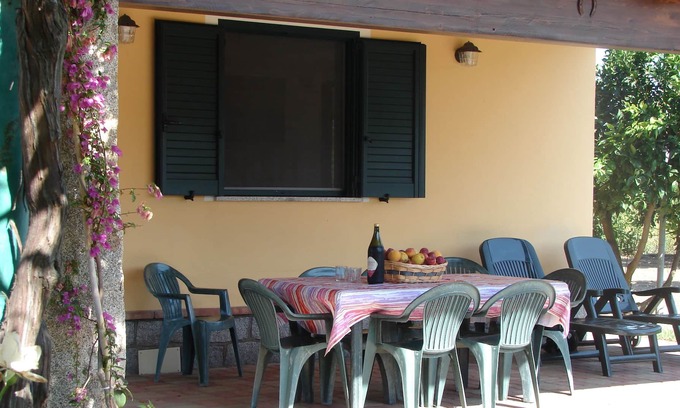 Tortoli Casa | Tortoli: Casa de campo ubicada a corta distancia de las playas.