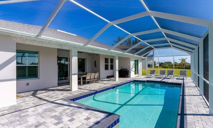 Trafalgar Casa | Tortuga -4 Bedroom Waterfront Home for Families