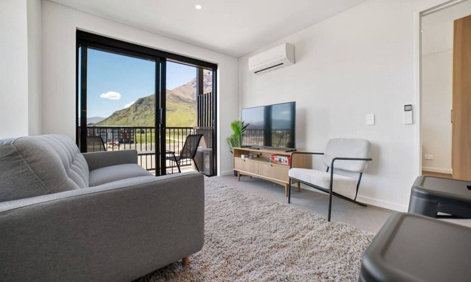 Frankton Apartamento | Toru Top Floor Apartment - Brand New & Convenient