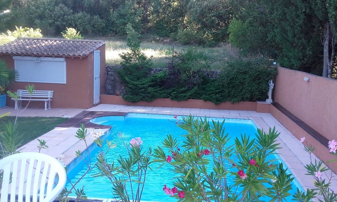 Flayosc Apartamento | Total independent full foot studio in property with parking