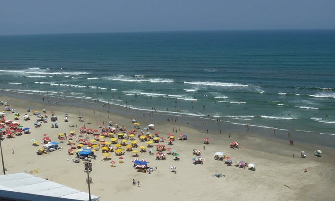 Caicara Apartamento | Pie en la arena, vista espectacular hacia el mar y la puesta del sol.