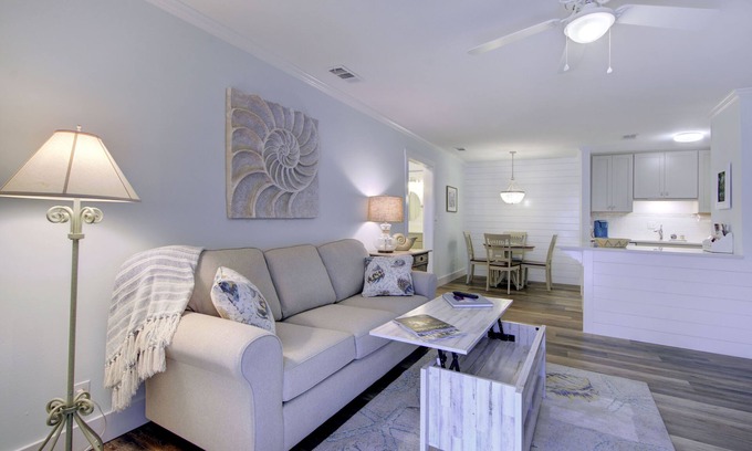 Demere Park Condominio | Totally Renovated Coastal Condo in Ocean Walk, Unit T-2