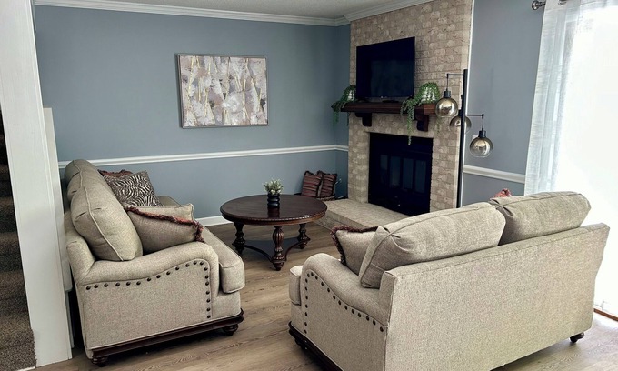 Greenville Casa | Totally Renovated Greenville Townhome - Pirate Fans & Monthly Renters Welcome!