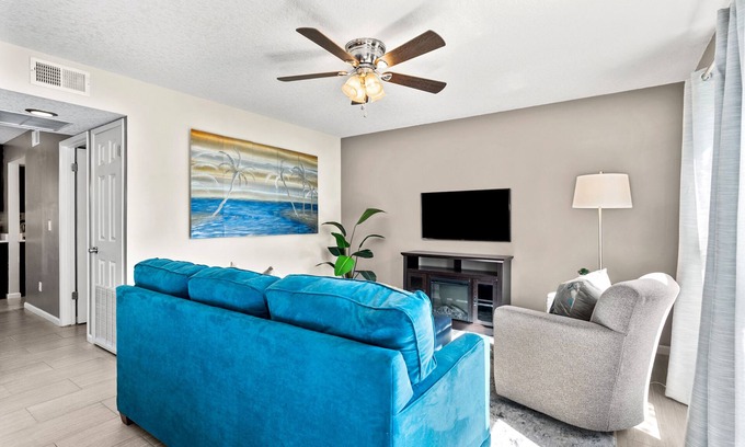 Fernandina Beach Casa | Totally updated townhome 2 blocks from beach. pool and tennis courts