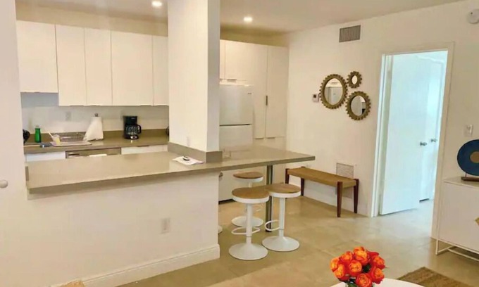 Key Biscayne Condominio | Totally Updated unit 5 min from the beach😍 You’ll love it !!