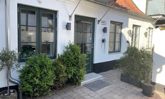 Sønderborg Apartamento | Totalt Nyrenoveret fin og lys Lejlighed med Terrasse i Centrum af Sønderborg