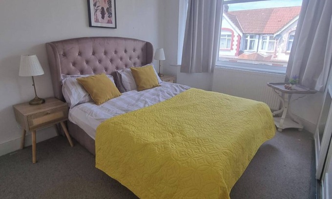 Bruce Grove Casa | Tottenham Large 4-Bed Terraced House, Sleeps 10