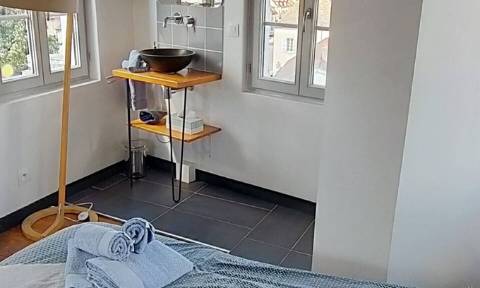 Beaune City Centre Apartamento | Tour Saint Nicolas, in downtown Beaune