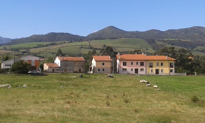 Ribadedeva Apartamento | Vivienda uso turístico, 6 + 2 personas, a 3,5 Km. playa, cerca Picos Europa