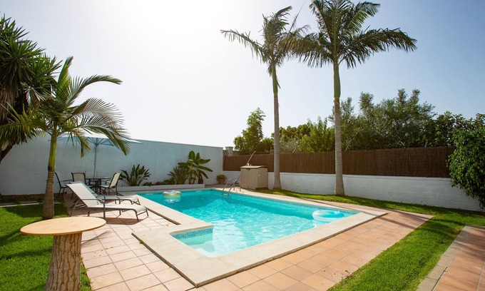 Sanlucar de Barrameda Villa | VILLA TURÍSTICA “LAS RAÍCES” CERCA DEL CENTRO Y DE LAS PLAYAS DE LA JARA.