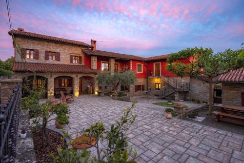 Koper Apartamento | TouristFarm - apartments "RED FAIRYTALE"