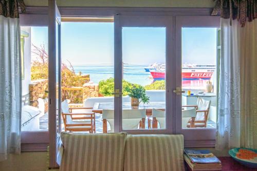 Tourlos Casa | Tourlos Beachfront House in Mykonos