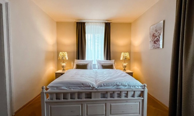 Burgau Cama Y Desayuno | Tower Suite, garden side - Palais Kneissl