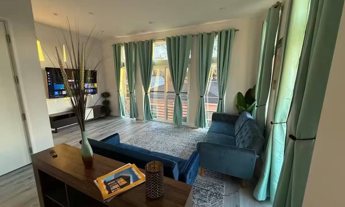 Midtown Sacramento Casa | Tower views