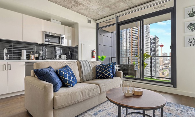 Connaught Apartamento | Tower Views w AC, Dining, Private Patio